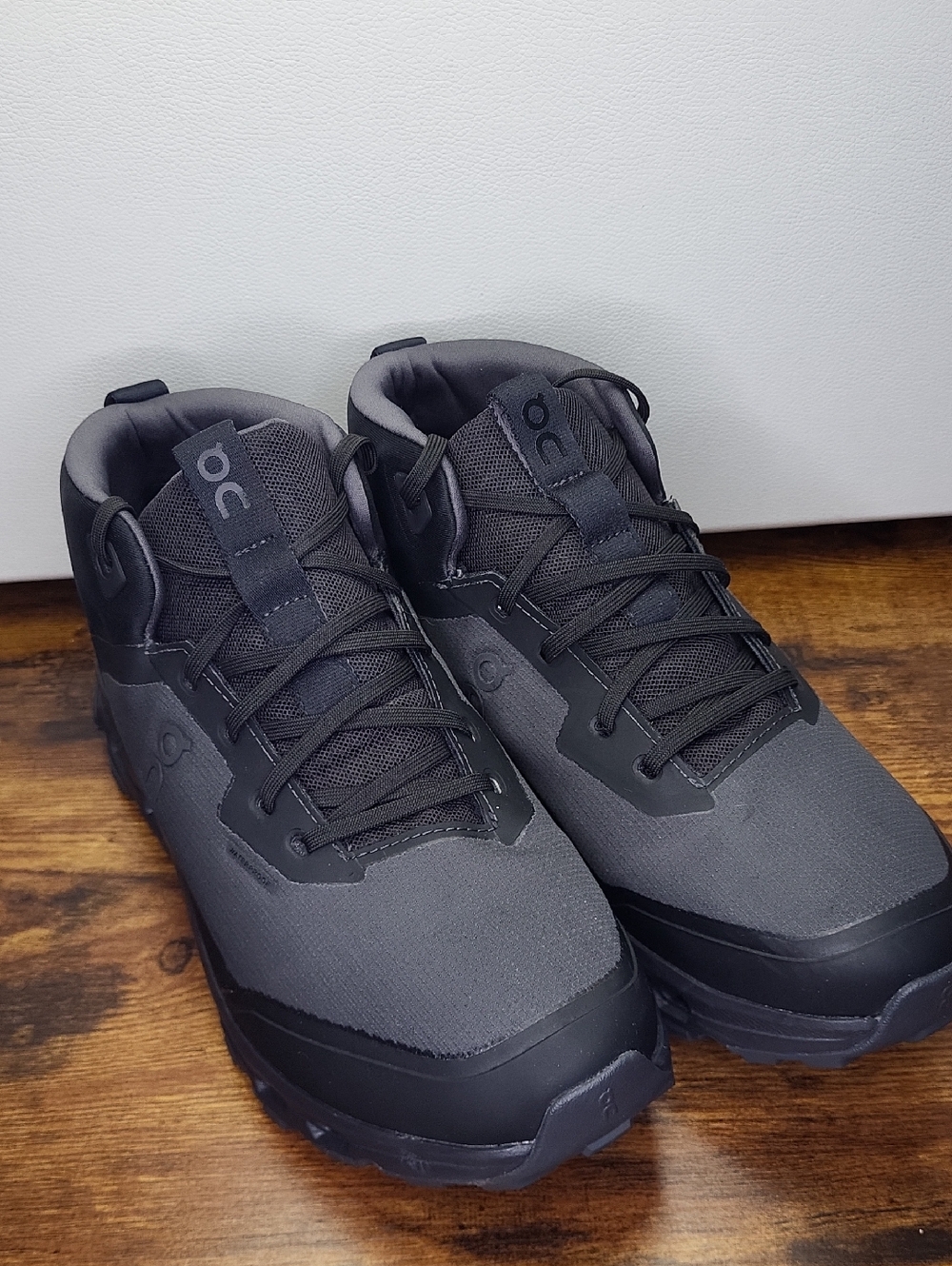On Cloudroam Waterproof boots Women's Charcoal/Black Trail Sneakers Size 10.